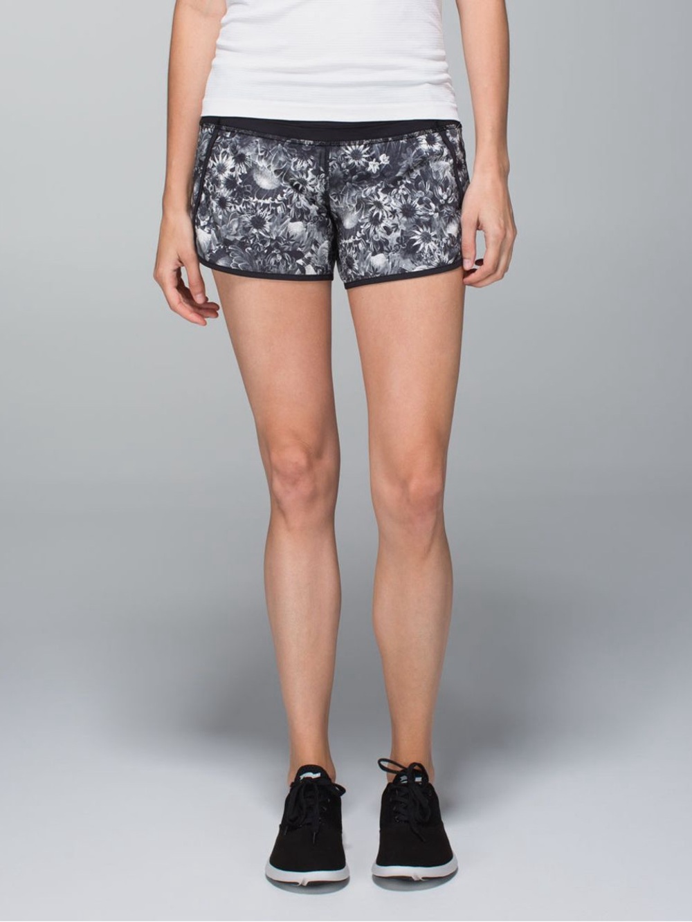Lululemon Run Times Short *4-way stretch•
Flowabunga Black Angel Wing / Black - Picture 13 of 13